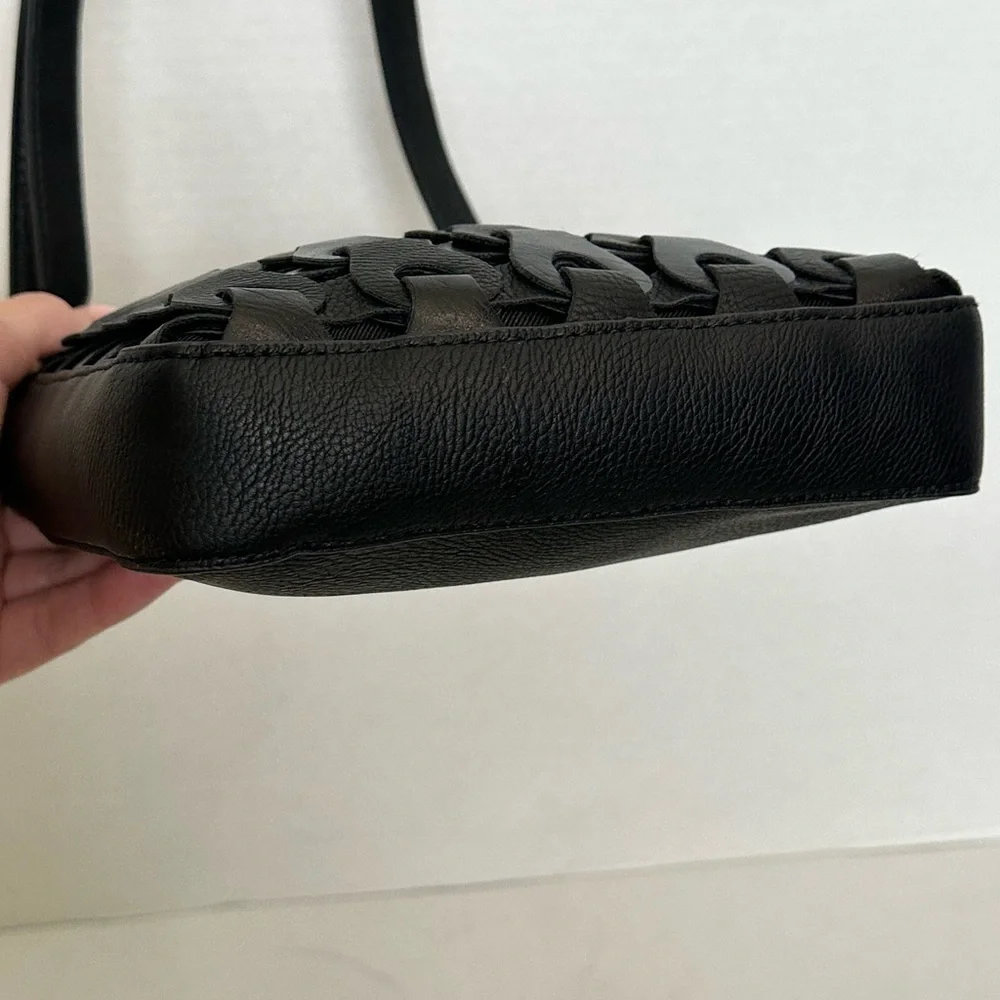 universal thread Sleek Black Leather like woven Crossbody Bag w/zipper